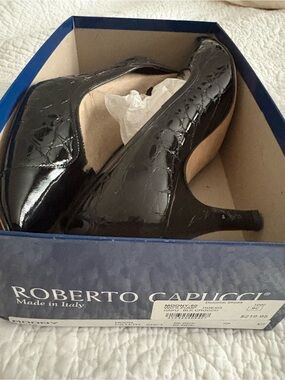 Vintage - Roberto Capucci Black Crocodile-Embossed Leather Pump